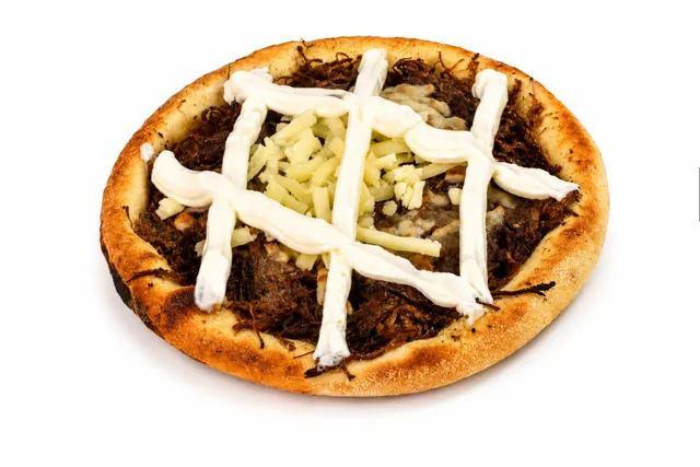 Esfiha de carne de sol com cream cheese